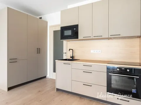 Pronájem bytu 1+kk, Praha - Hloubětín, Domalípova, 32 m2