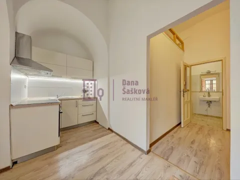 Pronájem bytu 1+1, Jindřichův Hradec - Jindřichův Hradec I, nám. Míru, 40 m2