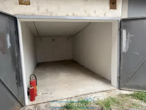 Pronájem garáže, Znojmo, Vančurova, 18 m2