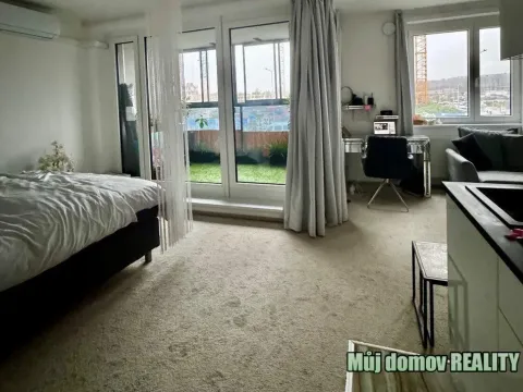 Pronájem bytu 1+kk, Praha - Hloubětín, Poděbradská, 46 m2