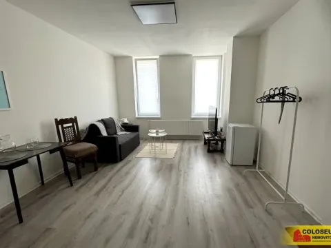 Pronájem atypického bytu, Brno - Židenice, 52 m2