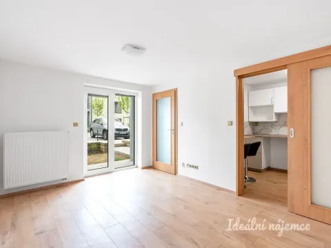 Pronájem bytu 2+kk, Přezletice, Zahradní, 34 m2