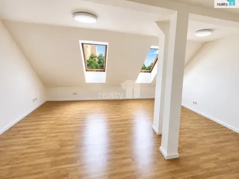 Prodej bytu 3+kk, Praha - Hrdlořezy, Českobrodská, 72 m2