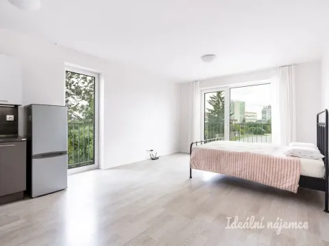 Pronájem bytu 1+kk, Praha - Lhotka, U Nového dvora, 31 m2