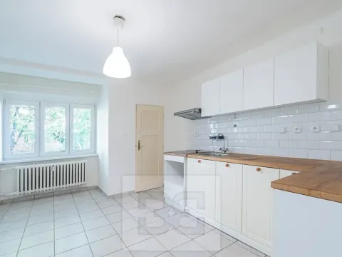 Pronájem bytu 2+1, Praha - Žižkov, Jeseniova, 75 m2