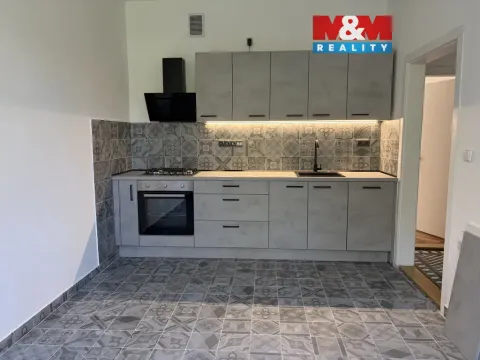 Pronájem bytu 2+1, Pardubice - Bílé Předměstí, Na Bukovině, 69 m2