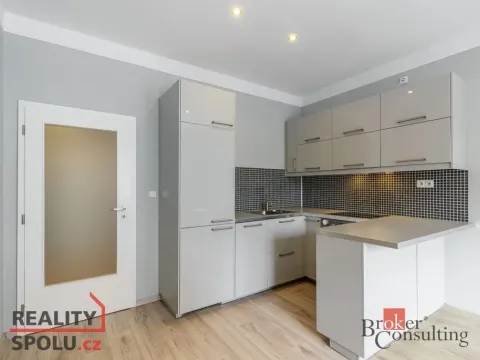 Pronájem bytu 2+kk, Praha - Podolí, Dvorecké náměstí, 43 m2