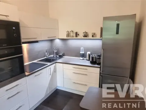 Prodej bytu 2+kk, Praha - Vinohrady, Hollarovo náměstí, 43 m2