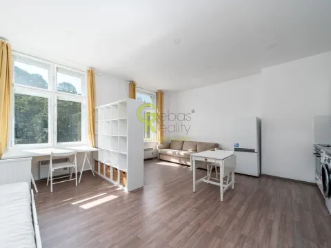 Pronájem bytu 1+kk, Praha, Jaromírova, 37 m2