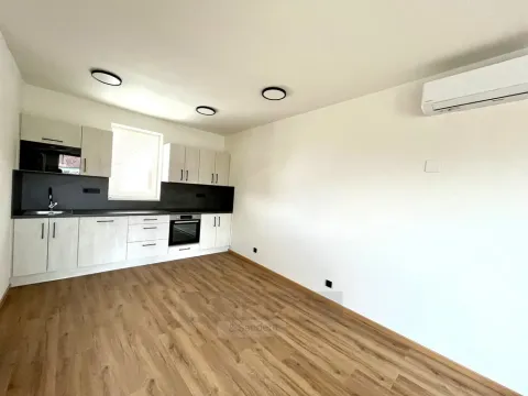 Pronájem bytu 2+kk, Kamenný Újezd, Budějovická, 42 m2