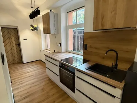 Pronájem bytu 1+1, Jablonec nad Nisou, Podhorská, 30 m2