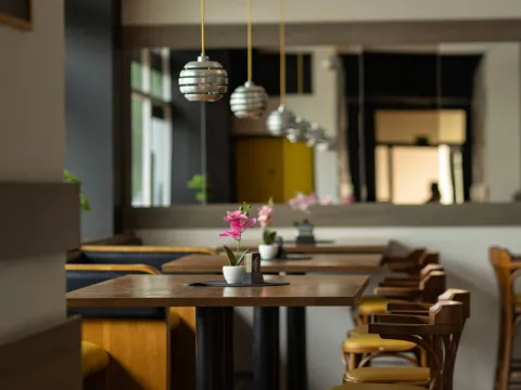 Pronájem restaurace, Pardubice, nábřeží Závodu míru, 100 m2