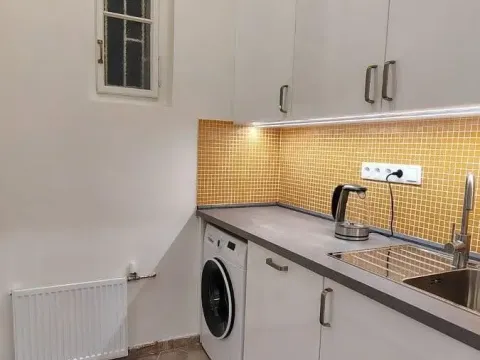 Pronájem bytu 1+kk, Praha - Nové Město, Hálkova, 31 m2
