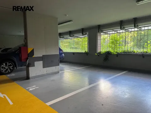 Pronájem garážového stání, Praha - Vokovice, K Červenému vrchu, 12 m2