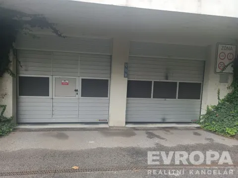Pronájem garážového stání, Praha - Dejvice, Heinemannova, 21 m2
