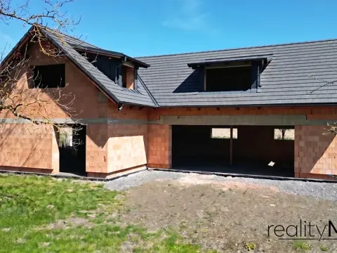 Prodej rodinného domu, Rovensko pod Troskami, 252 m2