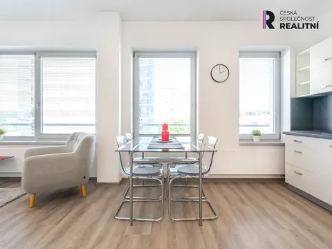 Pronájem bytu 1+kk, Zlín, Lorencova, 42 m2