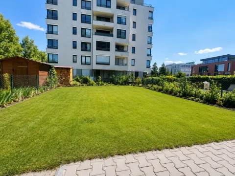 Pronájem bytu 2+kk, Praha - Vysočany, Sousedíkova, 60 m2