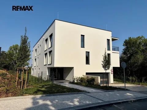 Pronájem bytu 1+kk, Praha - Košíře, Na Stárce, 39 m2