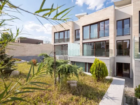 Prodej rodinného domu, Praha - Libuš, V Hrobech, 279 m2