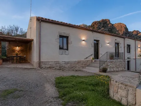 Prodej domu, Giuncana, Sardinie, Itálie, 130 m2