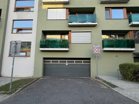 Prodej garážového stání, Praha - Jinonice, Břežánecká, 20 m2