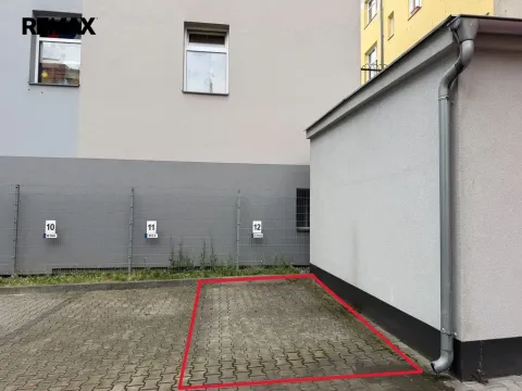 Pronájem garážového stání, Karlovy Vary, Moskevská, 13 m2