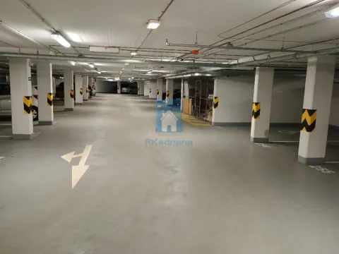 Pronájem garážového stání, Praha, Březenská, 12 m2