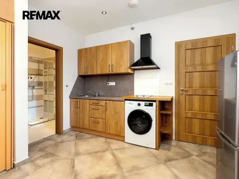 Pronájem bytu 1+kk, Zbuzany, Mramorová, 20 m2