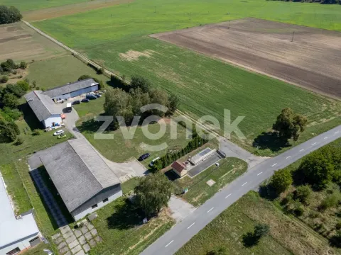 Prodej komerční nemovitosti, Chropyně - Plešovec, 740 m2