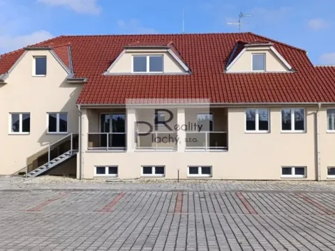 Prodej bytu 2+kk, Hevlín, 77 m2