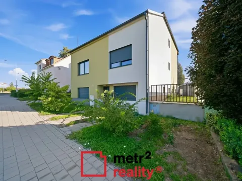 Prodej rodinného domu, Charváty, 303 m2