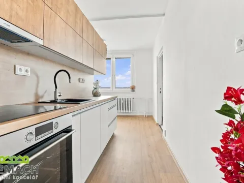 Pronájem bytu 2+1, Uherský Brod, Šaripova, 55 m2