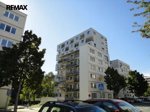 Pronájem bytu 1+kk, Praha - Strašnice, Názovská, 36 m2