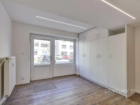 Prodej kanceláře, Plzeň - Severní Předměstí, Bzenecká, 39 m2