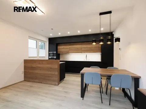 Prodej bytu 3+kk, Hronov, Husova, 71 m2