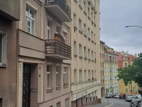 Pronájem bytu 1+kk, Praha - Nusle, Jaurisova, 32 m2