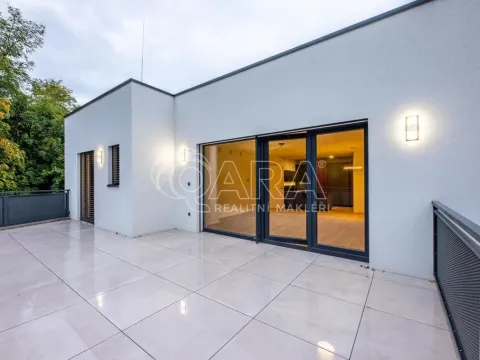 Pronájem bytu 4+kk, Praha - Hloubětín, Mandloňová, 174 m2